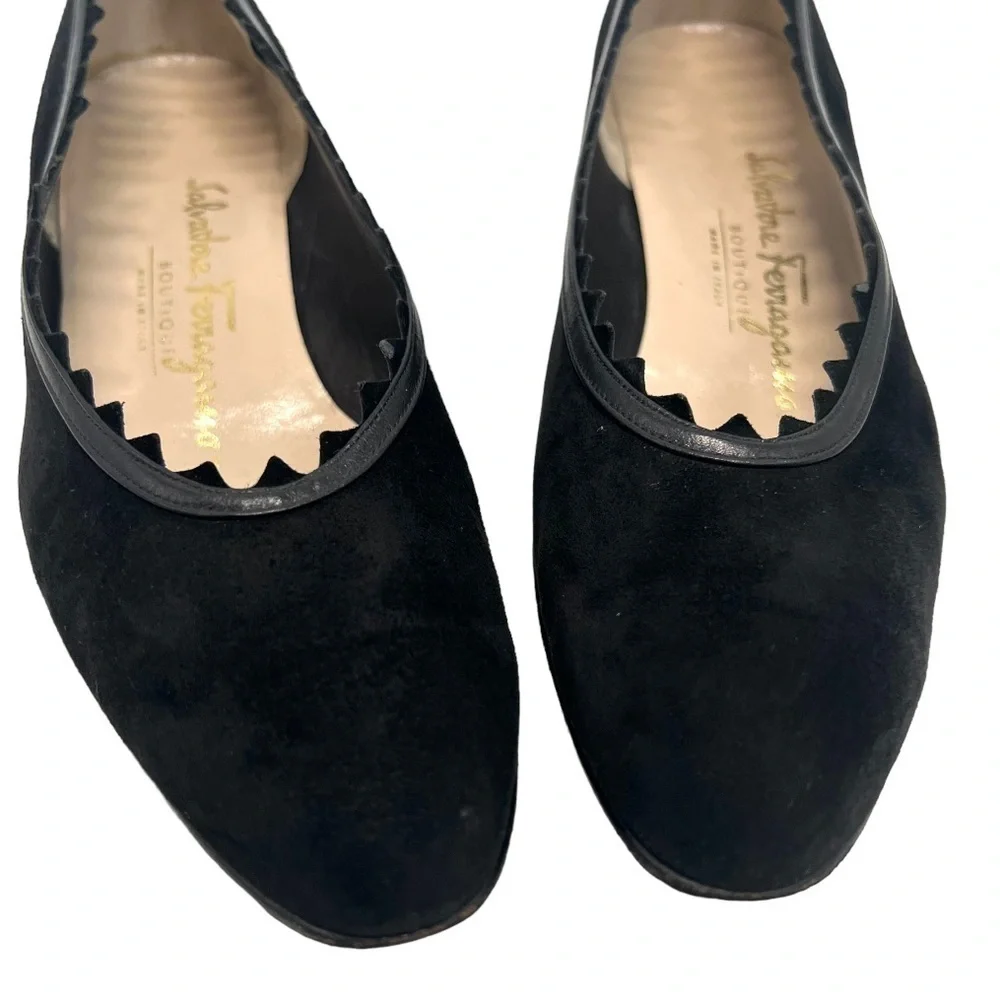 Salvatore Ferragamo Frania 40 Black Suede Leather Scallop Pumps Womens 7 AAA - Picture 8 of 16